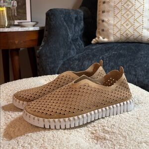 Ilse Jacobson Hornbaek Tulip Womens Bone Perforated Slip On Flats Size EU 37